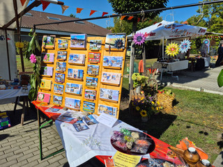 Postkartenverkauf auf der Kirmes